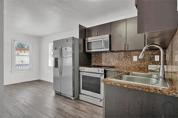 2 bed, 600 sqft, $2,400 — Photo 4