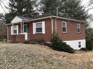 1577 Fire Tower Rd, Christiansburg, VA 24073