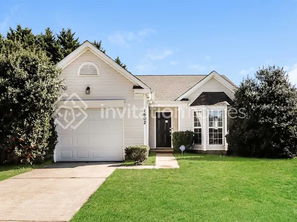 1602 Oakdale Green Dr, Charlotte, NC 28216