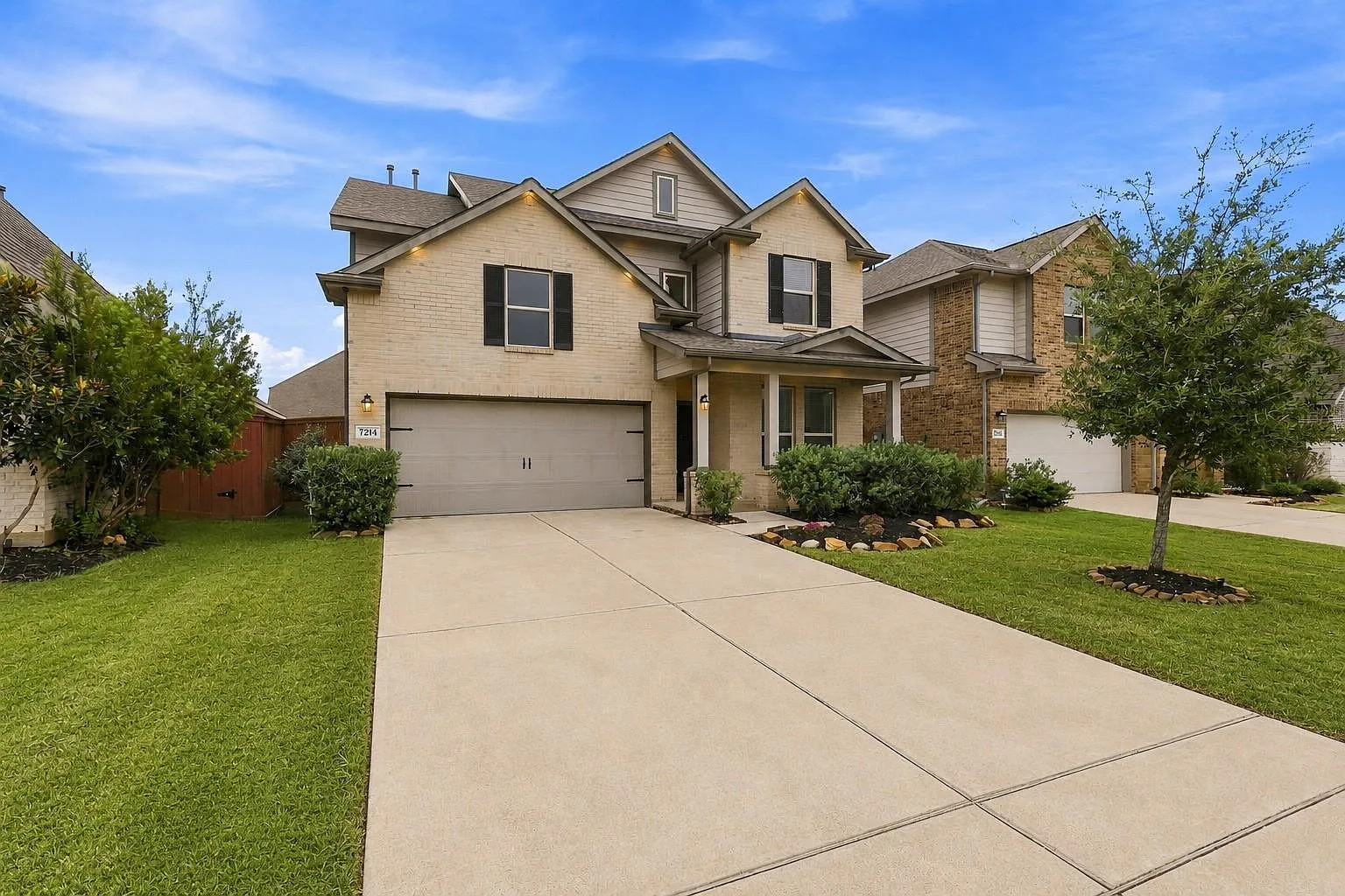 4 bed, 3.0 bath, 2396 sqft, $2,800 — Photo 1