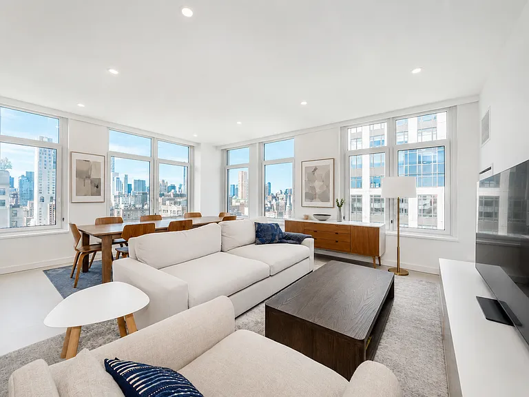 300 E 83rd St #Penthouse 20A — Photo 1