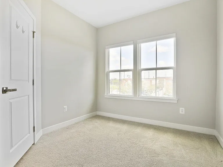 1020 N Durham St — Photo 16