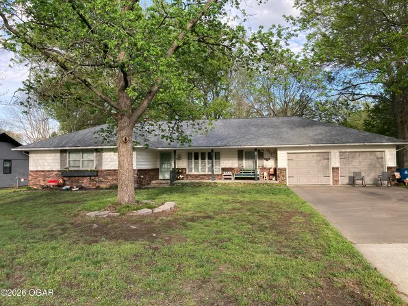 2110 Pearl St, Carthage, MO 64836