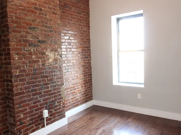 5923 Woodbine St #3R — Photo 3