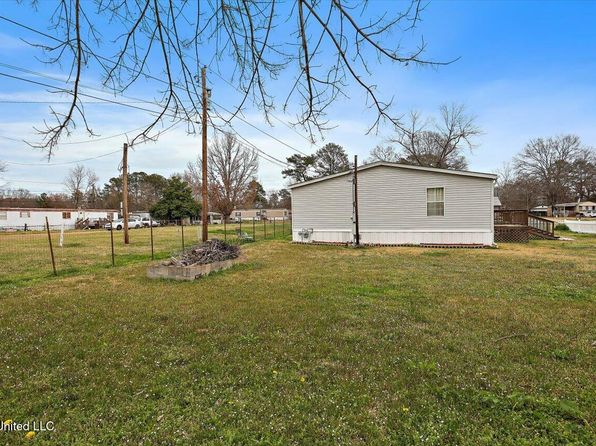 404 Southgate Dr, Richland, MS 39218