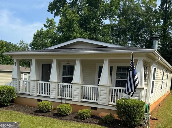 19 Redwood Cir, Newnan, GA 30263