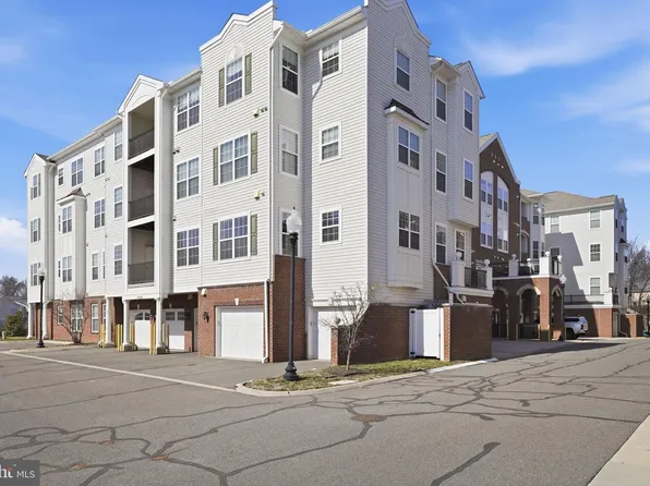 9204 Charleston Dr Unit 202, Manassas, VA 20110