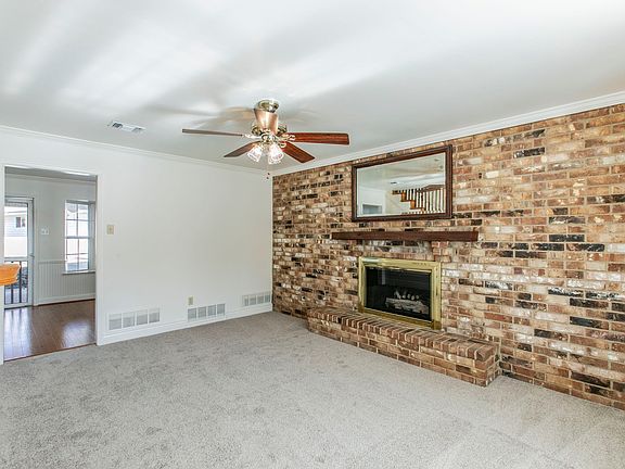 3rd image of 309 Willow Creek Ln