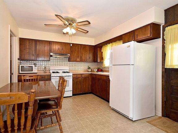 4th image of 236 W Beech Dr