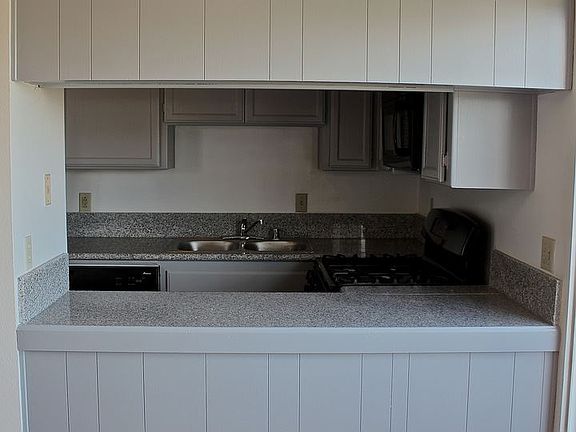 4th image of 3751 Jasmine Ave APT 401