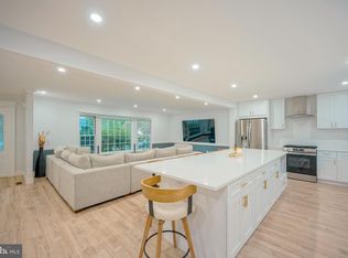 536 Perry Dr, Mount Laurel, NJ 08054