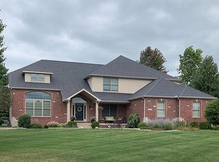 1310 Ridgefield Dr, Mahomet, IL 61853