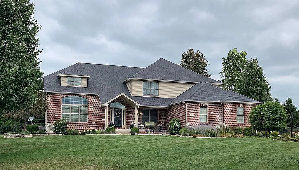 1310 Ridgefield Dr photo 1