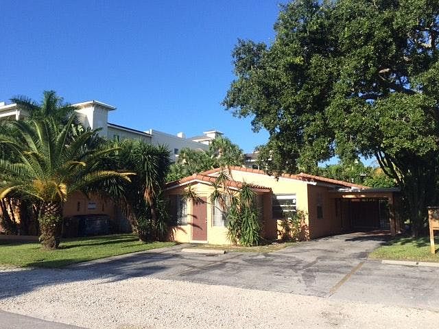 House - 2 Bedrooms 1 Bath