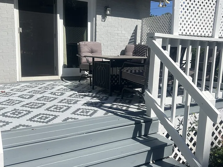 Saint Catherine Ct — Photo 20