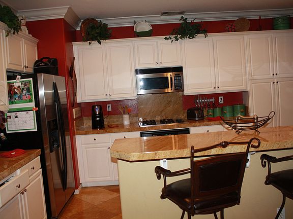 Kitchen / Eating Nook