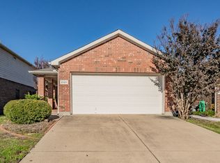 2121 Ingrid Ln, Fort Worth, TX 76131