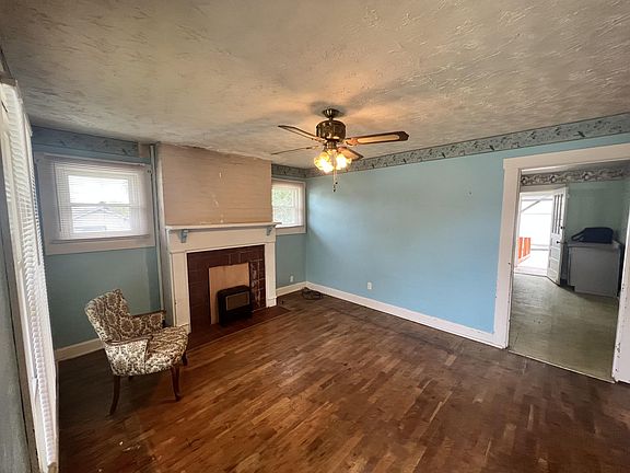 4th image of 208 Payne St