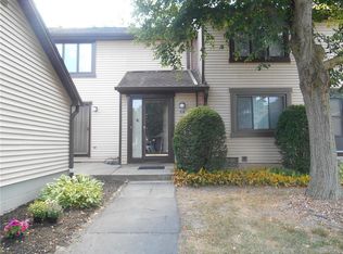 907 Charlesgate Cir #907, East Amherst, NY 14051