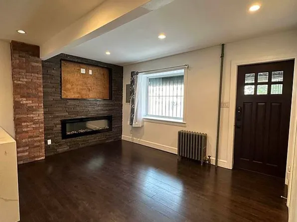 396 Bond Street image 4 of 14