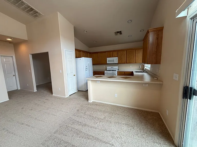 6420 Casamar St — Photo 9