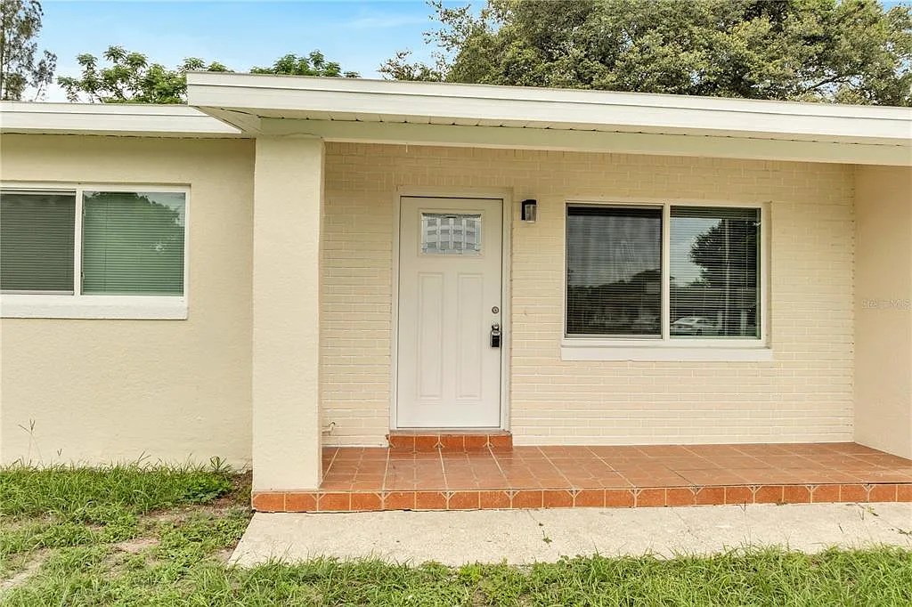 3 bed, 2.0 bath, 1385 sqft, $2,300 — Photo 4