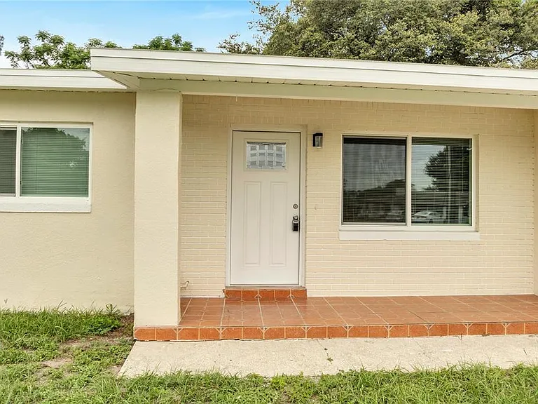 1040 San Luis Dr — Photo 4