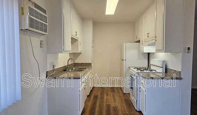 1235 S Loara St #12 — Photo 2
