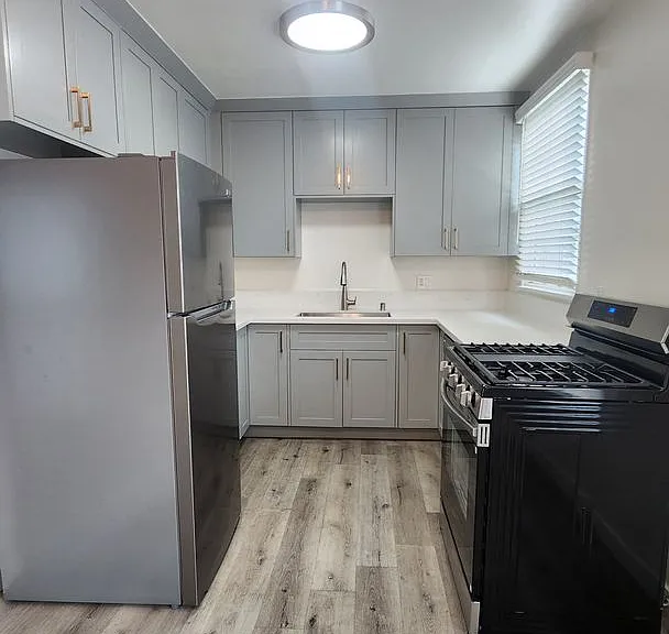 2305-2309 Halm Apartments — Photo 1