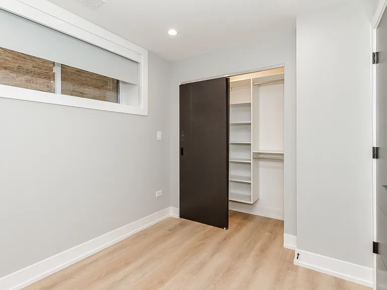 716 S Laflin St #1F — Photo 15