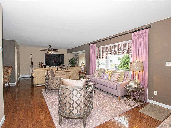5th image of 28 Brookdale Dr