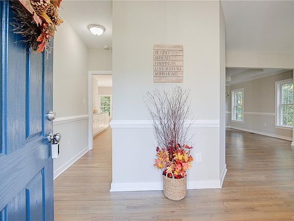 4th image of 201 Pilgrim Ln