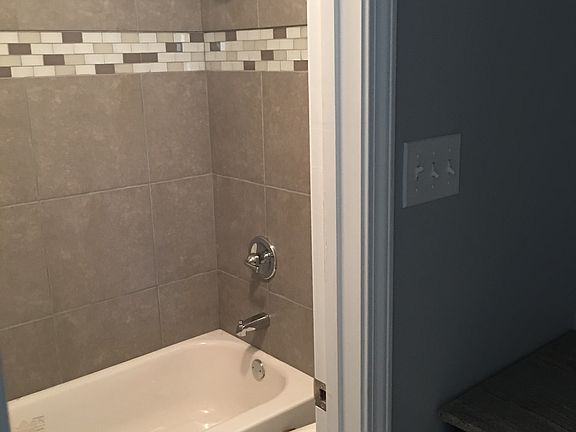 4th image of 5841 S Oak Dr