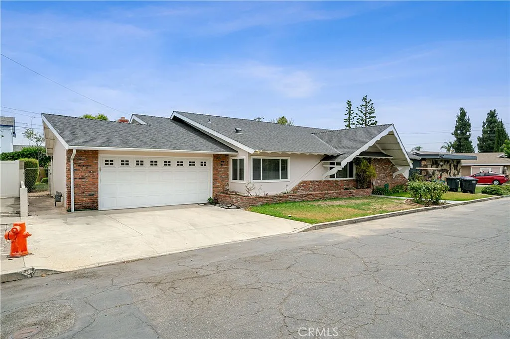 6 bed, 2175 sqft, $5,800 — Photo 3