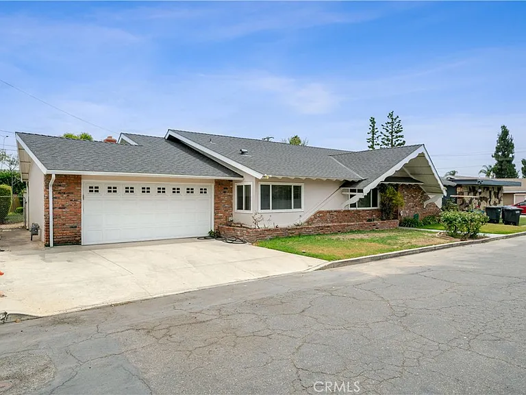 1019 E Walnut Ave — Photo 3