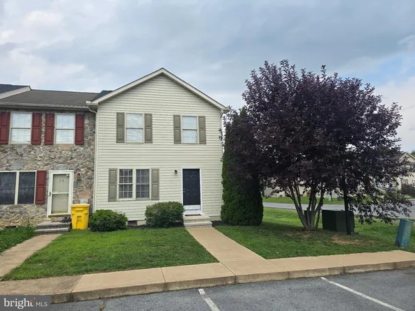 8 Jonathan Ct, Inwood, WV 25428