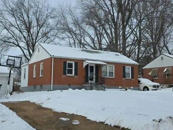 4 Saint Martha Ct, Florissant, MO 63031