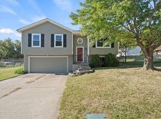 524 SE Steeple Ln, Blue Springs, MO 64014