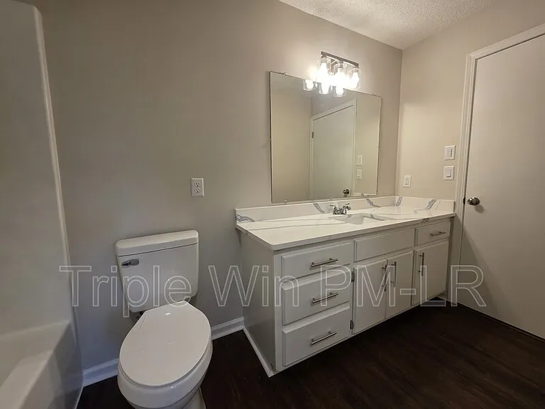 113 Northfield Dr — Photo 8