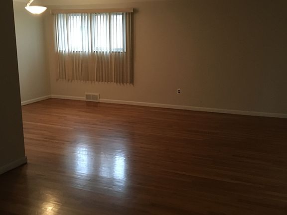 4th image of 23620 Wildwood Ave