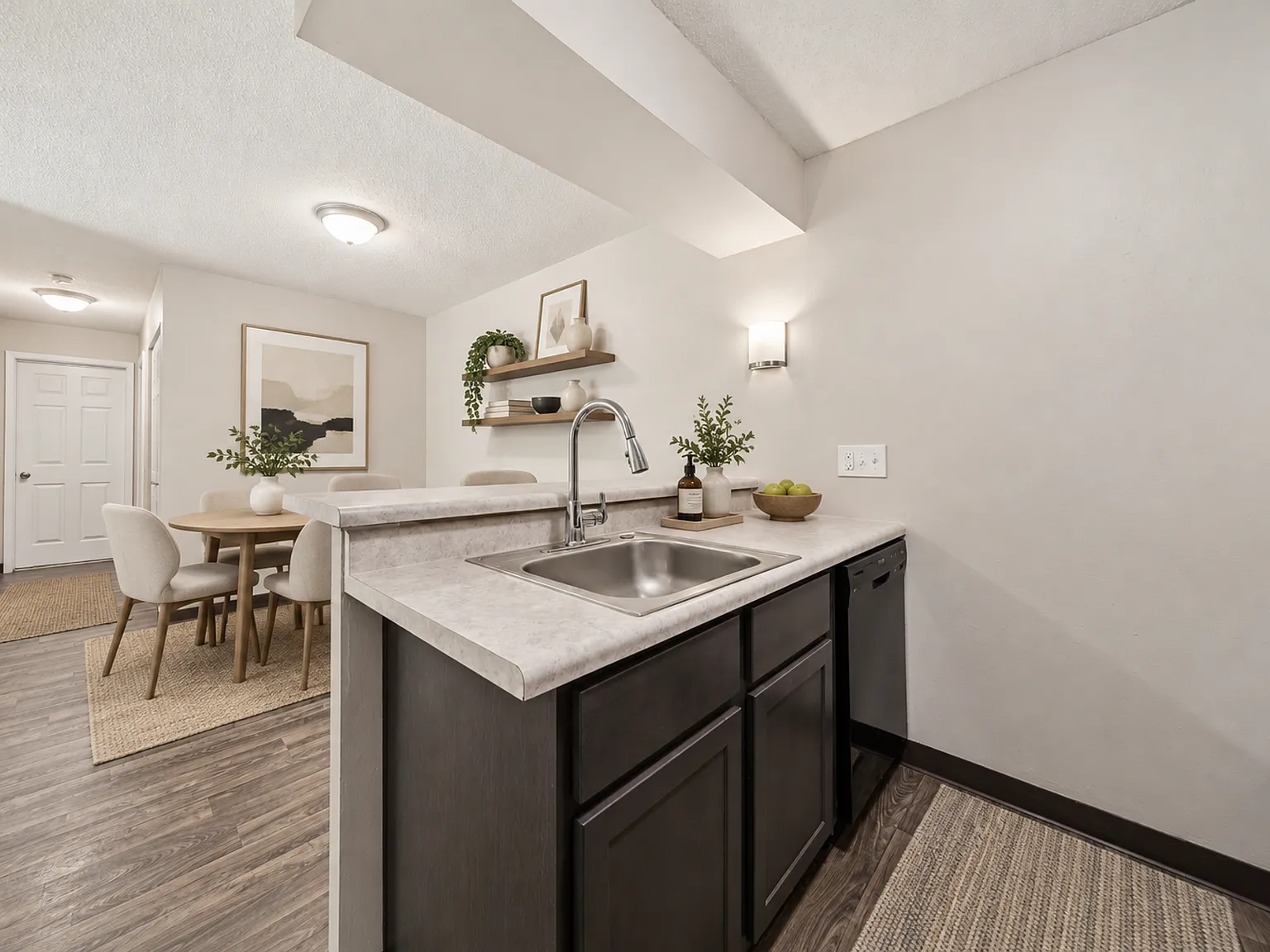 Fox Grove Apartments — Photo 3