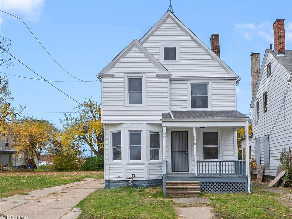 1st image of 2070 W 105th St