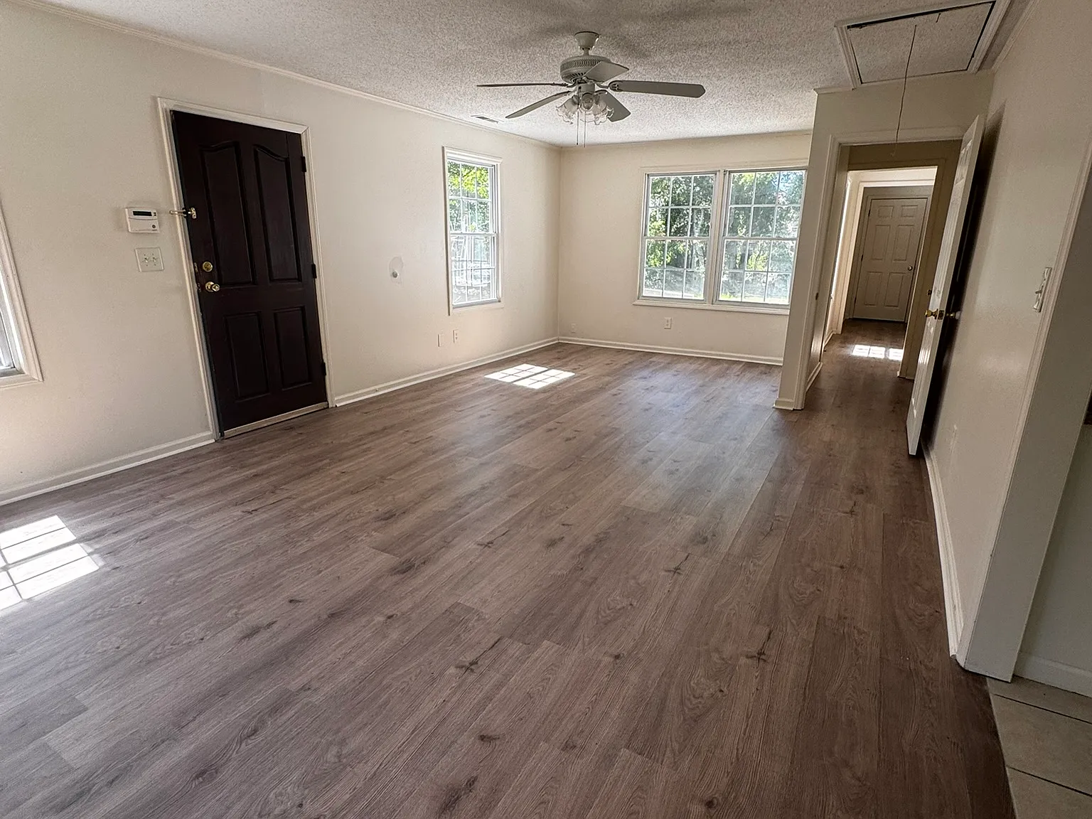 3 bed, 1200 sqft, $1,700 — Photo 2