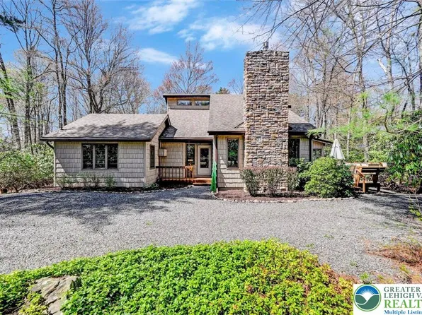 307 Long View Ln, Pocono Pines, PA 18350