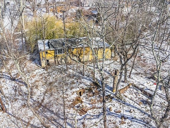 2nd image of 104 Espanong Rd