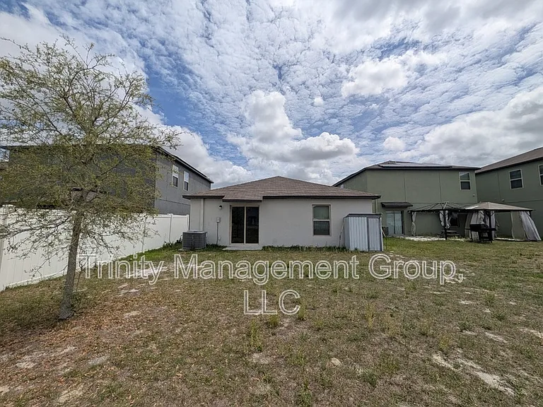 367 Argyll Dr — Photo 9