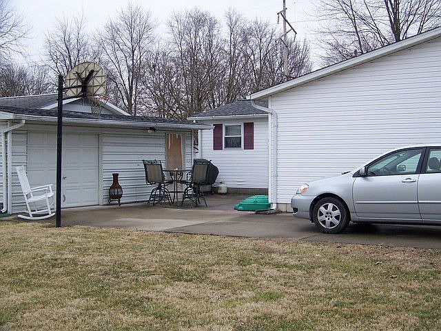 2nd image of 104 E Mack Ave