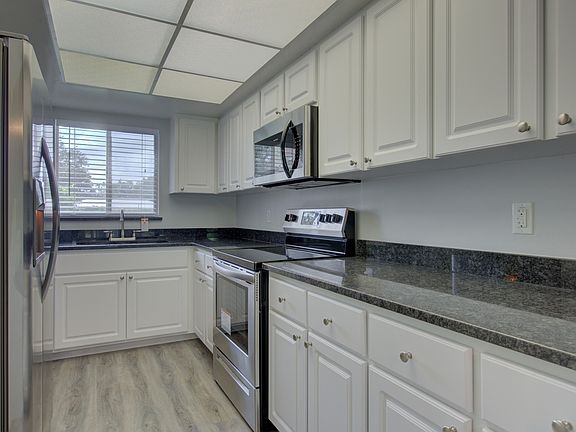 4th image of 3701 Webber St APT 208