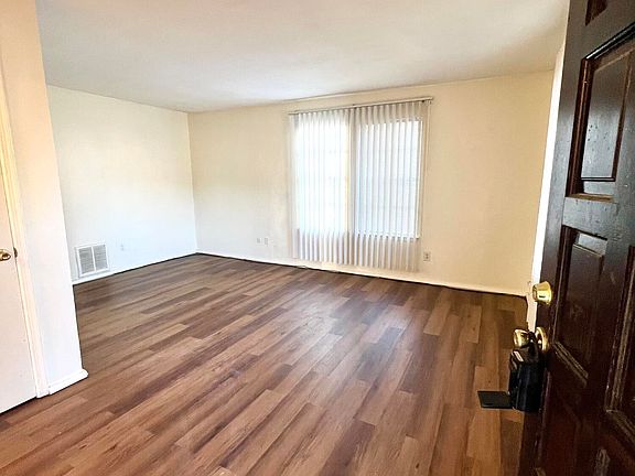 2nd image of 12200 Candelaria Rd NE