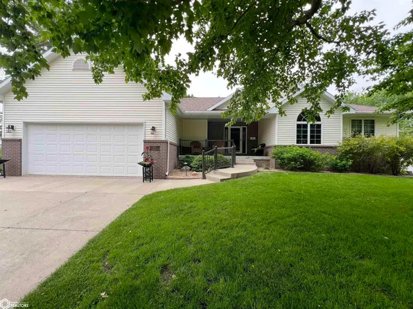 1121 Woodland Dr, Newton, IA 50208